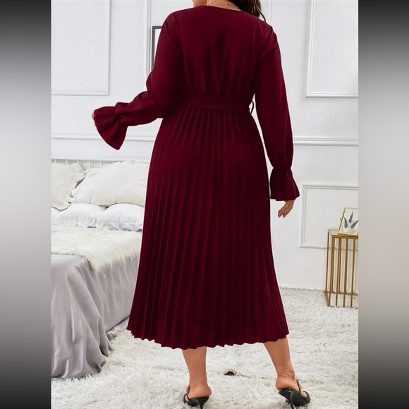 Plus Size Burgundy Twist Front Knitted Jersey Midi Dress main image 1